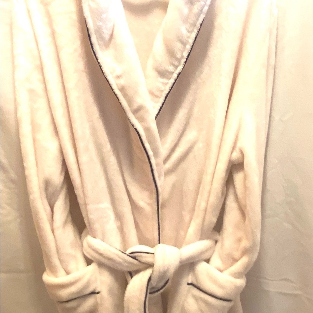 WOMAN'S LIZ CLAIBORNE PRESTINE IVORY SHORT BATH ROBE SIZE X-LARGE